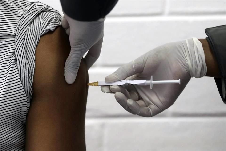 Mexicanos vacunados narraron que viajaron a Estados Unidos porque no prevén ser vacunados este año en el País.