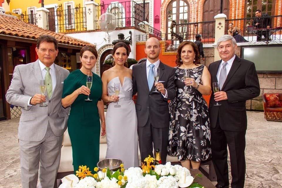 Jorge Montemayor, Norma González de Montemayor, Adriana Carrillo, Angel Montemayor, Adriana Morales y Fernando Carrillo