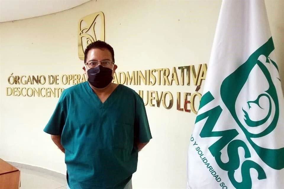 La más alta presea que entrega el Gobierno mexicano fue entregada al cardiólogo Aldo Ariel Ponce, y al enfermero, jefe de piso, Jaime Leura Hernández (foto), ambos del Hospital General de Zona No. 17.