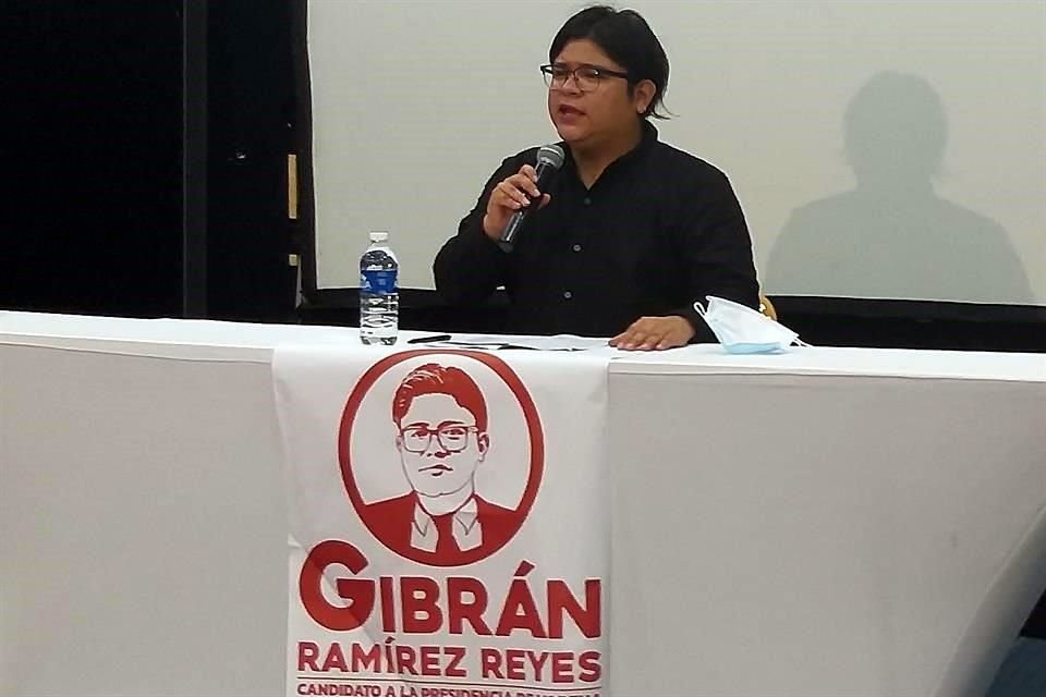 Gibrán Ramírez, aspirante a la dirigencia nacional de Morena, estuvo en Nuevo León para presentar su proyecto.