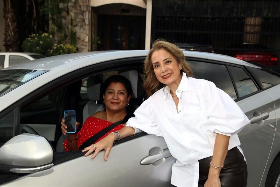 Lupita Guerrero y Mirta Perales de Ibarra