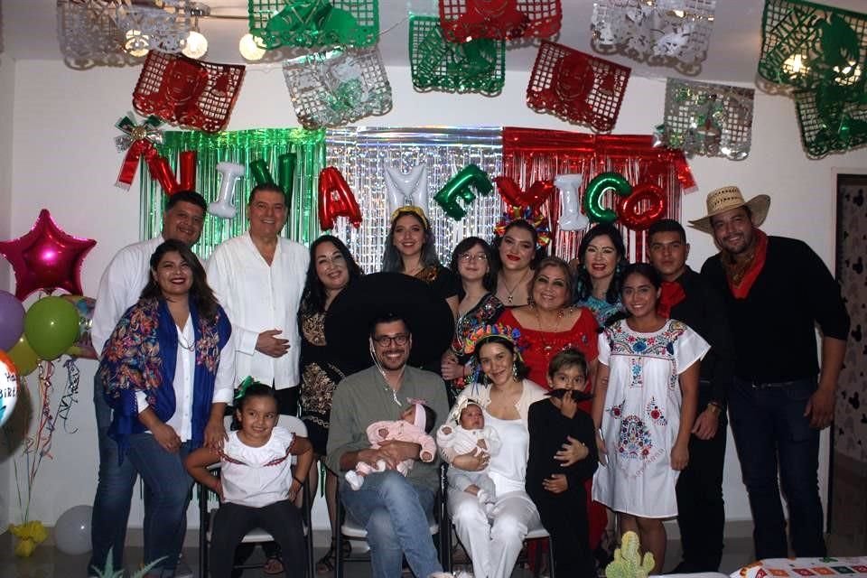 Miranda Pérez Ríos celebró su aniversario 20 con una fiesta temática mexicana.