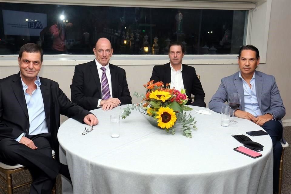 Mauricio Marcos, José Daccarett, Ricardo Dóddoli y Adrián Villarreal