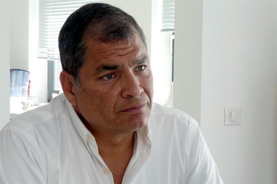 El ex Presidente Rafael Correa ha acusado una persecución política en su contra.