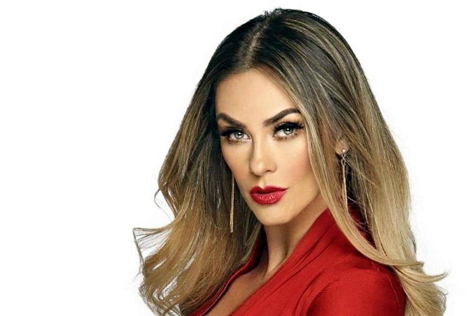 La actriz y cantante Aracely Arámbula promueve el sencillo 'Malas Noticias', que dedica a todos sus ex amores, incluido Luis Miguel