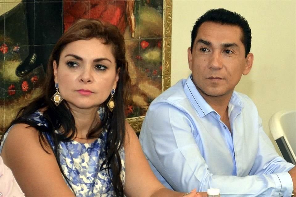 4 DE NOVIEMBRE DE 2014. José Luis Abarca y su esposa María de los Ángeles Pineda son detenidos en la Ciudad de México.