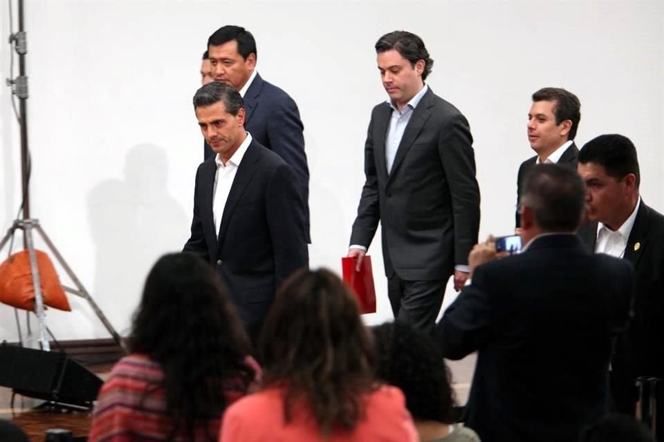 24 DE SEPTIEMBRE DE 2015. El Presidente Enrique Peña Nieto se reúne con los padres de los normalistas desaparecidos.
