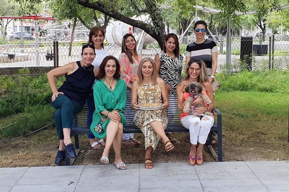 Aracely Acosta, Rosario Sauceda, Blanca Sylva, Caty Castillo, Lupita de Díaz, Marcela Gómez, Tanya González y Mima Morales