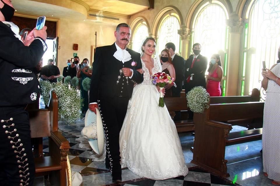 Homero Fernández Treviño y Marcela Fernández Villanueva