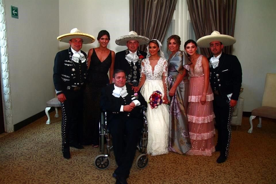 Luis Cantú, Aixa de Cantú, Luis Fernando Cantú Treviño,Marcela Fernández Villanueva, Aracely Treviño de Cantú, Arilú Cantú, Rodrigo Arregui y Luis Gerardo Cantú Villarreal