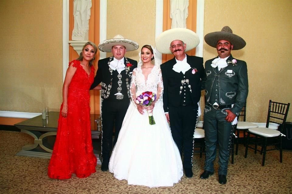 Diana Marcela Villanueva de Fernández, Homero Fernández Treviño y Homero Fernández Villanueva