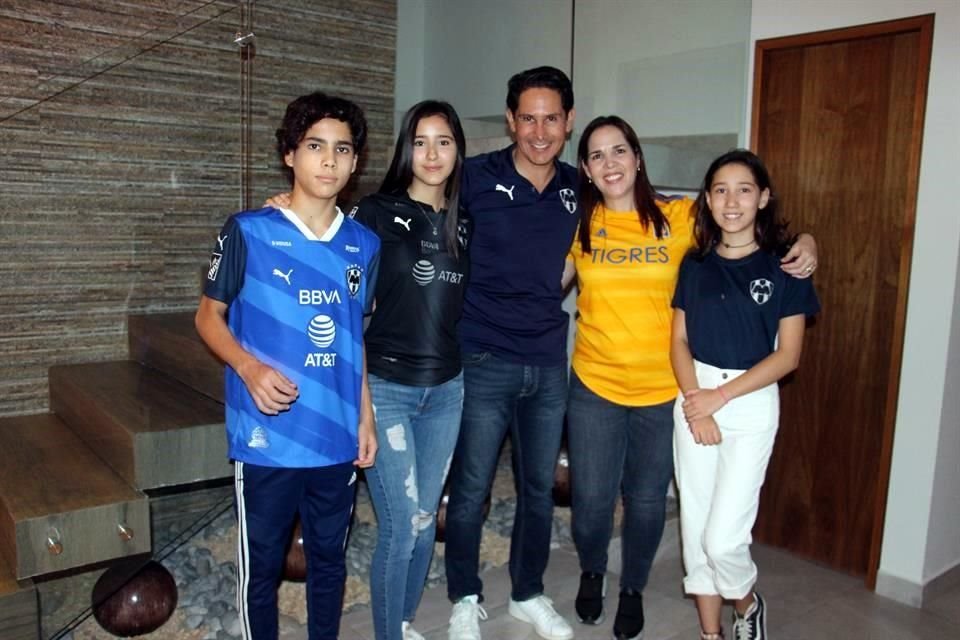 Gisela Cantú de Guerrero,Juan Carlos Guerrero, Paola Guerrero, Diego Guerrero y Rebeca Guerrero