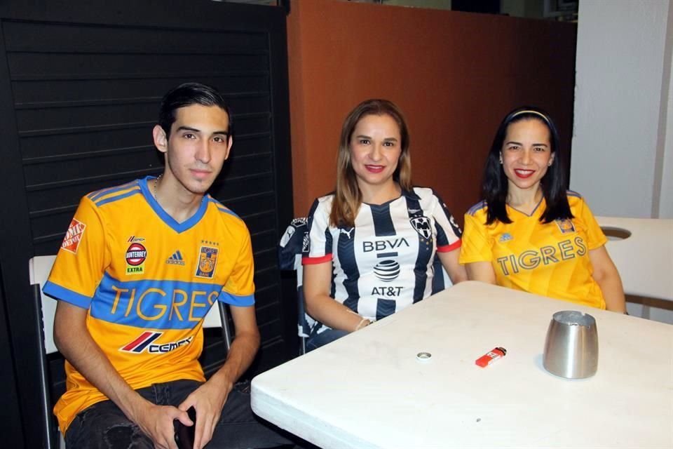 Jorge Rodríguez, Brenda Cortina y Aida Salinas