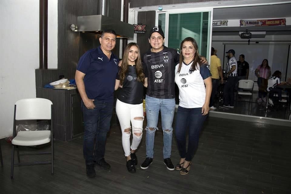 José Juan Islas Collins, Vanessa Islas y Juanita Reyes Vera