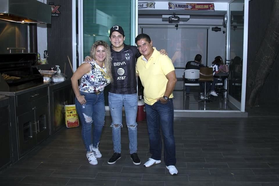 Cecy Villegas, Esteban Jr y Fernando Marínez