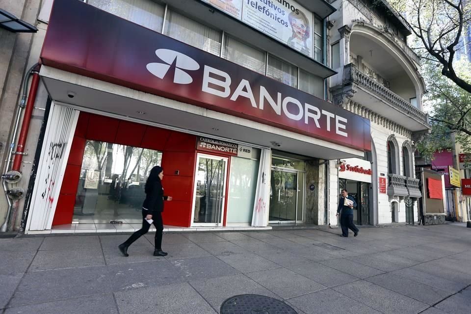 La emisión de tarjetas de crédito digitales se duplicó, según Banorte.