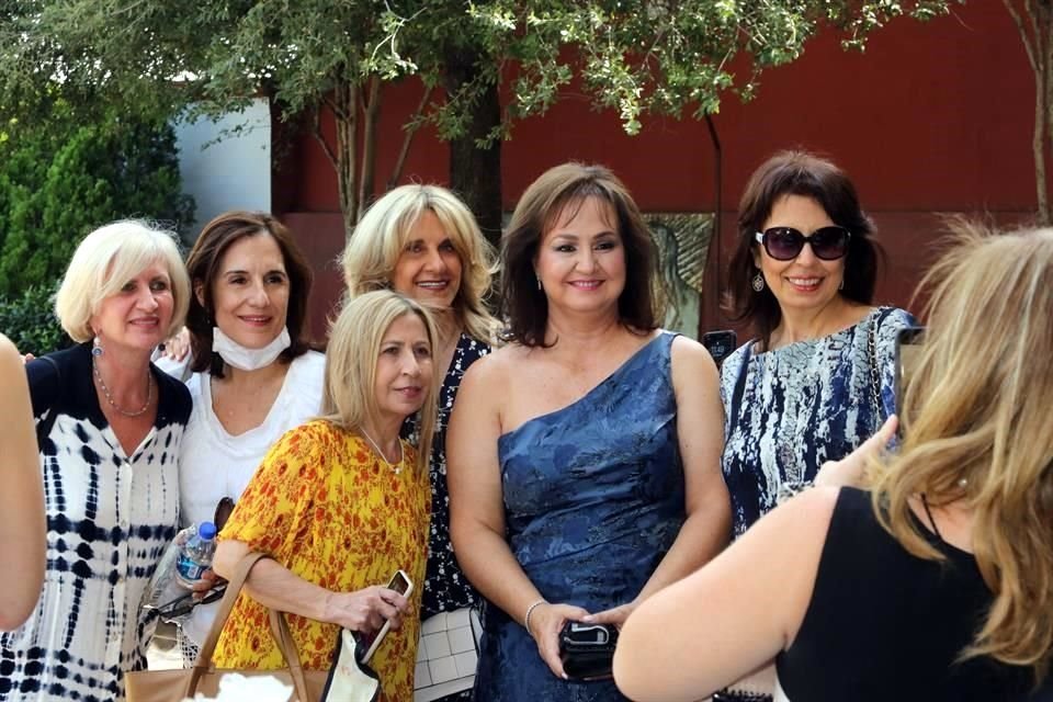 Catalina Marcos, Laura Rodriguez, Loren Kalifa, Alcia Kalifa de Fernández, Magdalena Assad y Vicky Kalifa