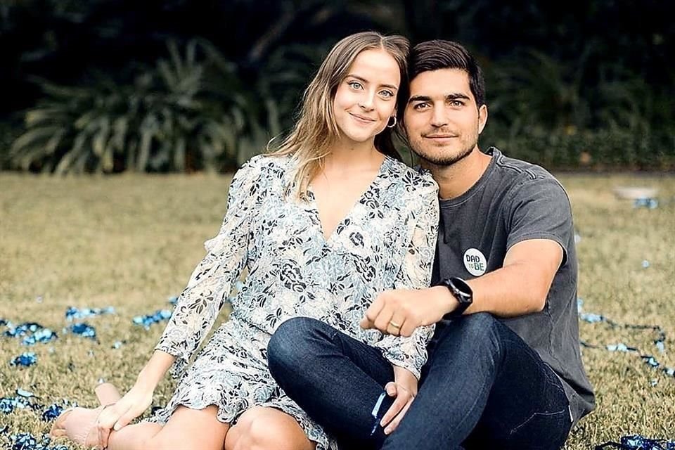 En el mes de agosto, Alejandra Zambrano y Hugo Martínez informaron a sus familiares y amigos que se convertirían en papás, y hace poco más de una semana revelaron el sexo de su bebé.
