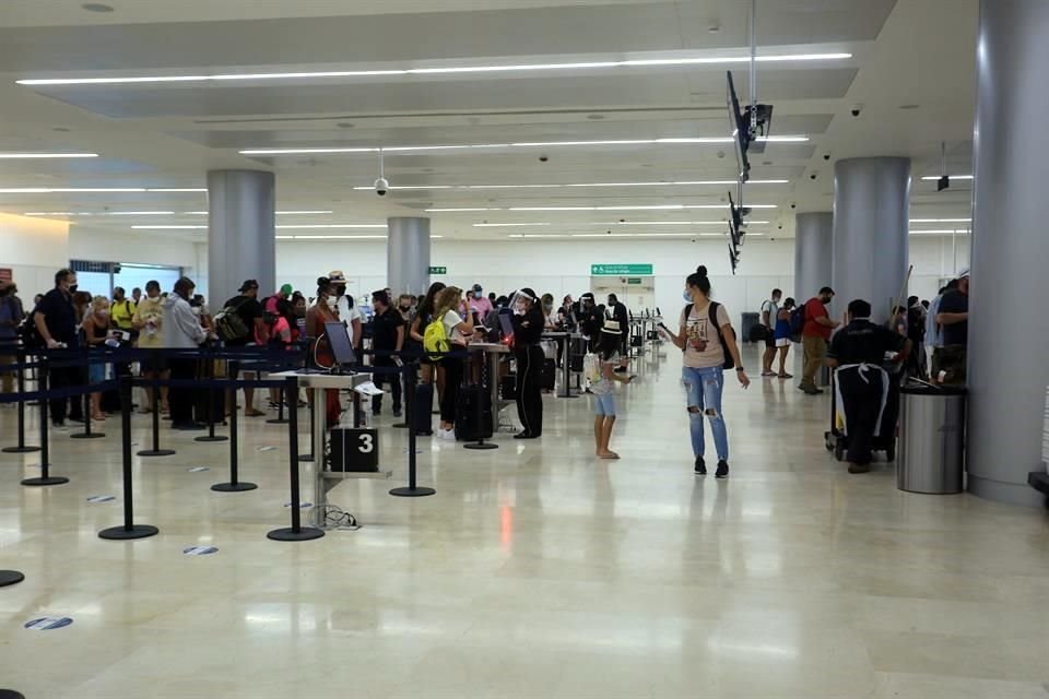 Asur administra nueve aeropuertos en el País, entre ellos el de Cancún.