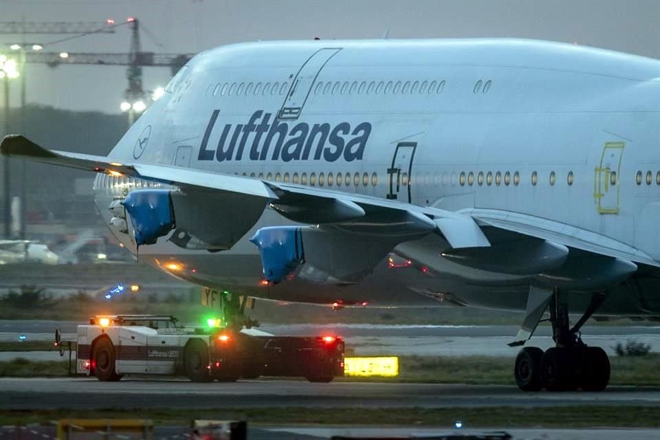 Lufthansa prevé que la demanda de vuelos va a caer un 80 por ciento respecto a los niveles del año pasado y por ello dejará en tierra 125 aviones en invierno.