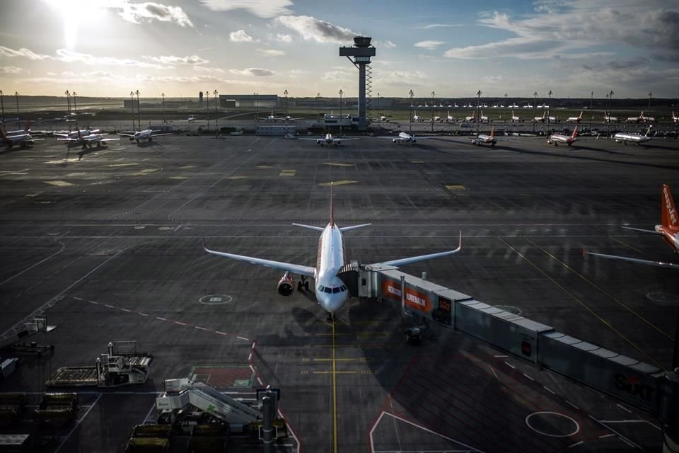 Los aeropuertos europeos perdieron mil 720 millones de pasajeros en 2020 como consecuencia de la pandemia.