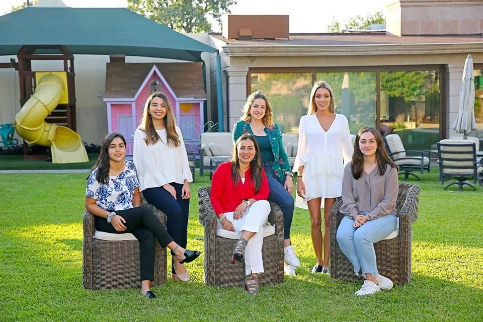 Mónica Calderón, Rosa Vélez, Alejandra Treviño de González, Regina Villarreal, Katy Guerra y Karla Santos
