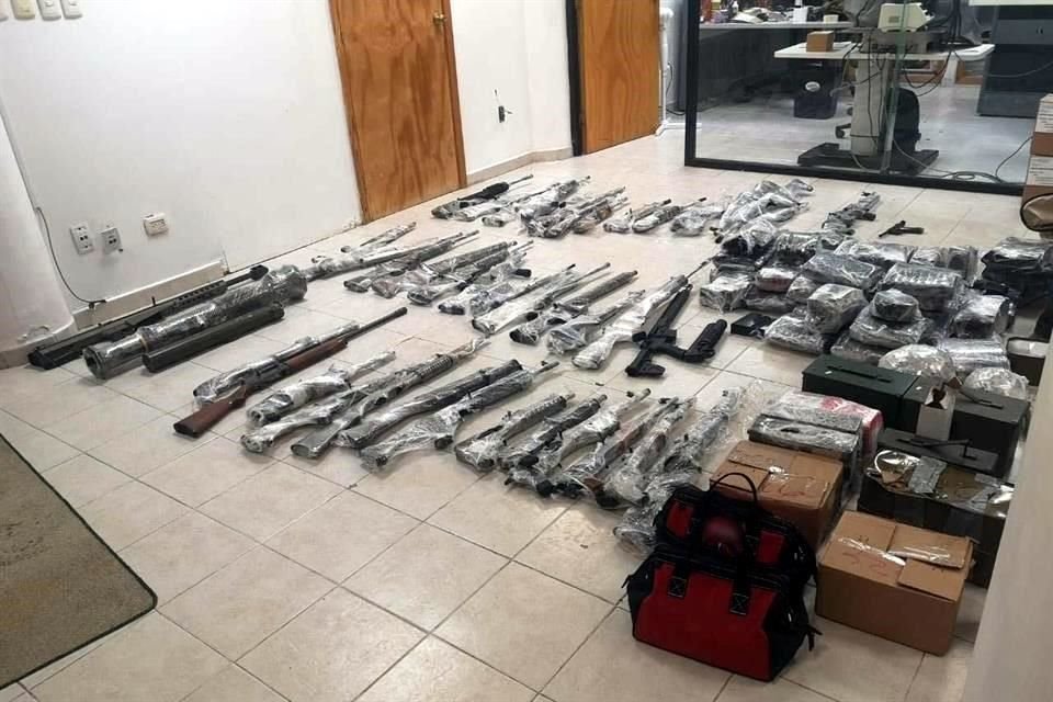 Armas aseguradas por la Guardia Nacional en Tamaulipas a mediados de año.