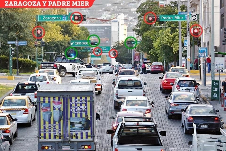 Incluso a unos metros de la Alcaldía de Monterrey y el Palacio de Gobierno hay semáforos que no están sincronizados.
