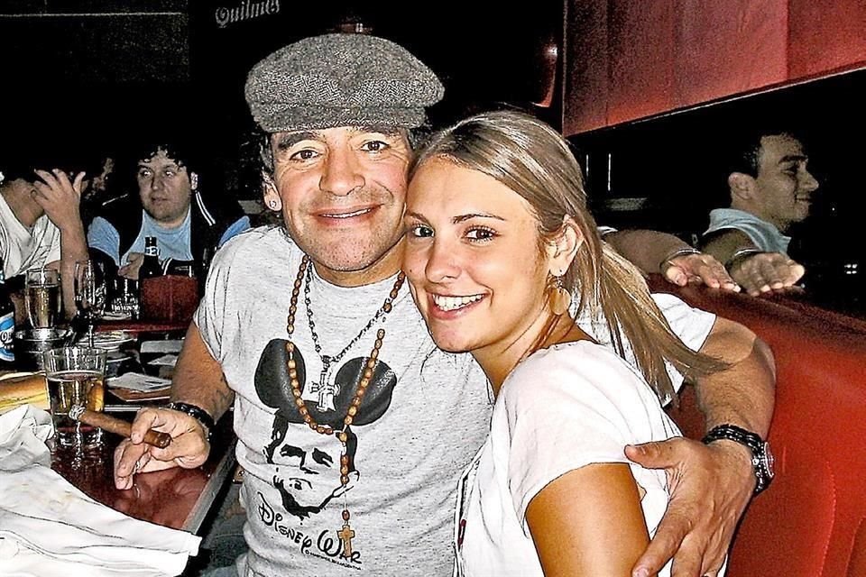 En el 2006 Tita Belden saludó el mismo día en un restaurante de Argentina a Diego Maradona y Colin Farrell.