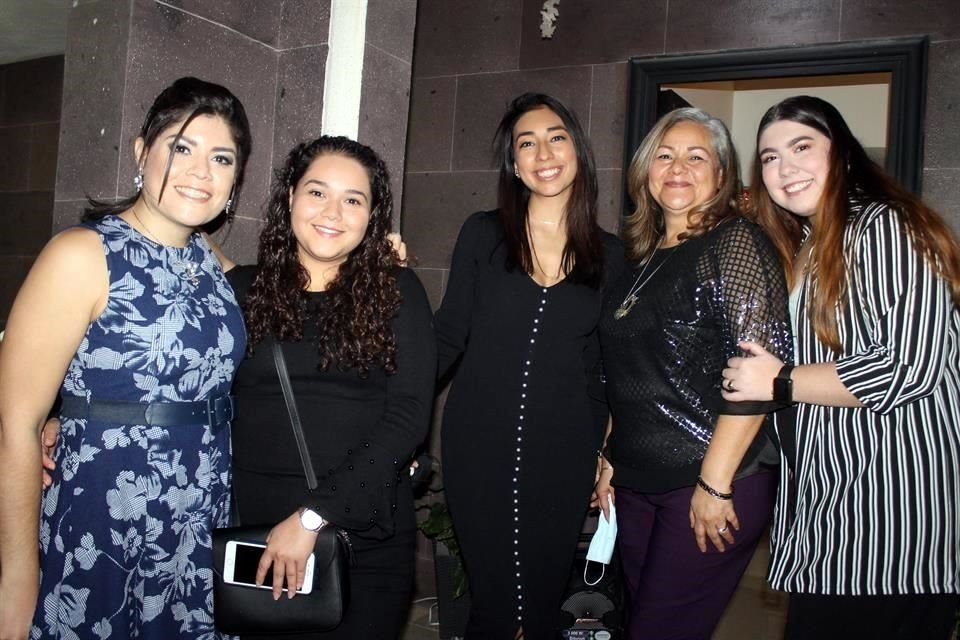 Natalie Rodríguez, Alexia Martínez, Jaqueline Villarreal, Martha Ambriz y Debbie Cantú