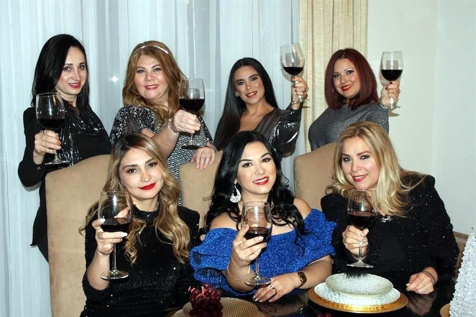 Lizzy Valdez, Charo Garza, Lorena Flores, Flor Sánchez de Méndez, Gaby González, Deisy Calderón y Olivia Quiroga