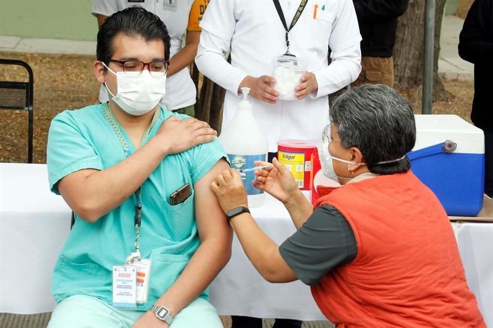 Manuel de la O anunció que el próximo miércoles se reanudará la vacunación para personal médico.