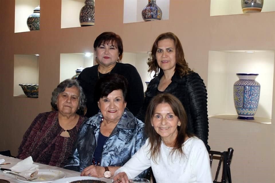 Magaly, Alphy, Isabel, Josefa y Magaly Gloria