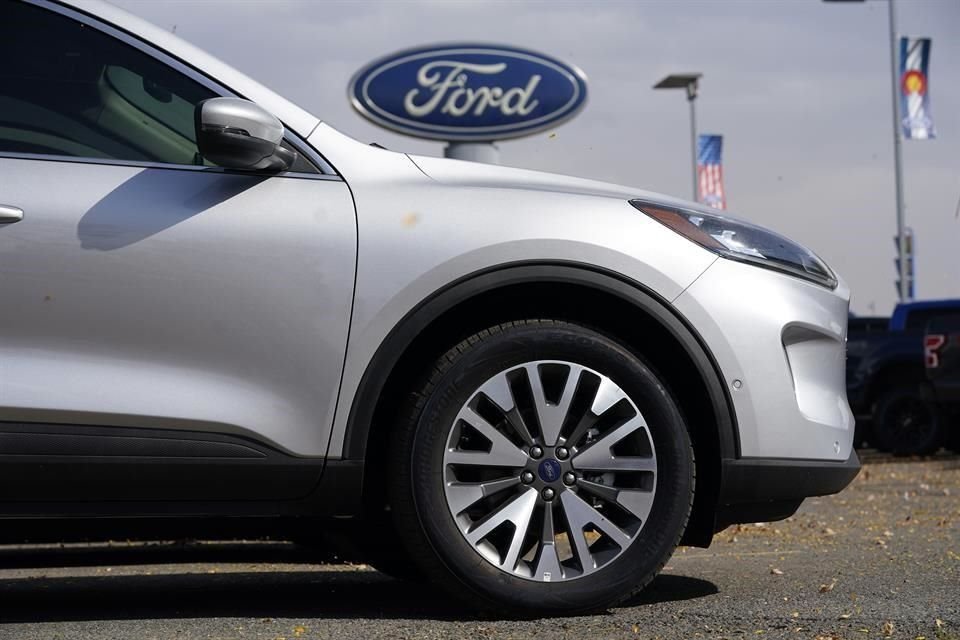 Los cierres afectan a unos 5 mil empleados, principalmente en Brasil, dijo el portavoz de Ford.