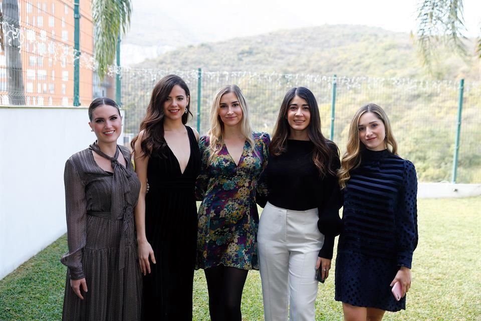 Carla Alaves, Susy González, Michelle Rusk, Sofia Mireles y Gaby Leal