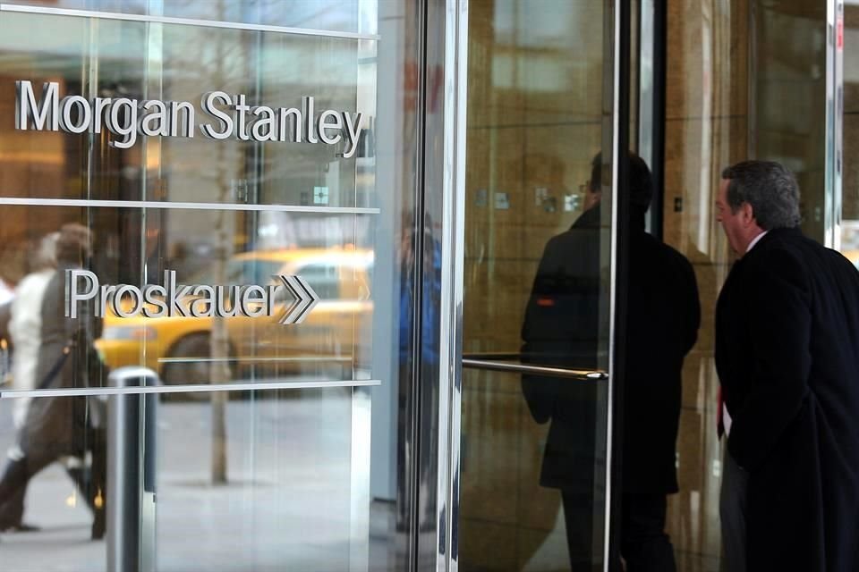 Bancos como Morgan Stanley han pedido a sus empleados que registren voluntariamente su estado de vacunación. 