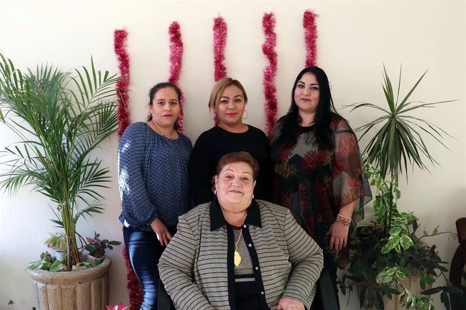 Flor Esthela Treviño de Acosta, Alejandra Alamillo de Acosta, María Elena Coello de Acosta y Ana del Carmen Oyervides de Acosta