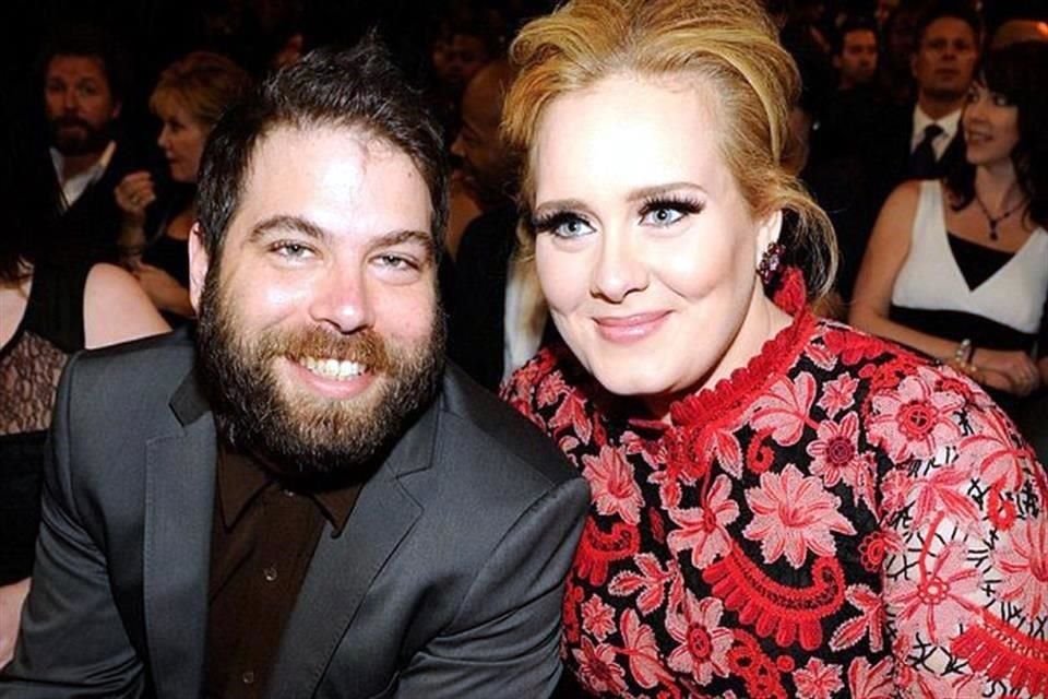La cantante Adele y su aún esposo, Simon Konechi, llegaron a un acuerdo de divorcio casi dos años después de su separación.