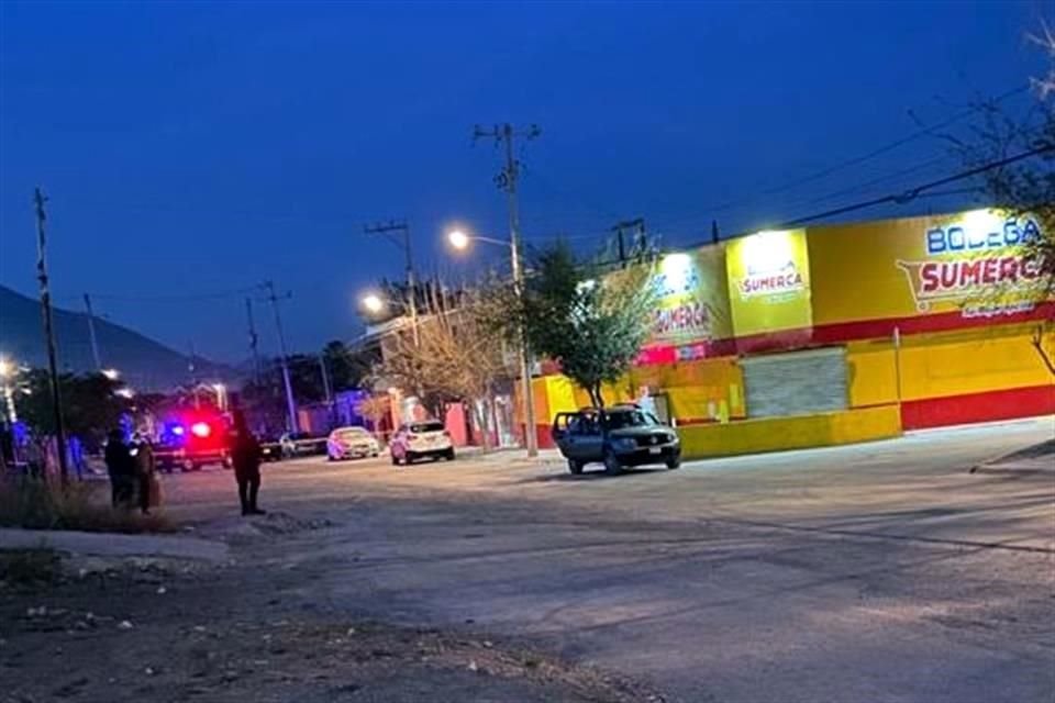 Los hechos fueron reportados a las 17:50 horas afuera de una tienda Sumerca ubicada en la calle Hierro, en su cruce con Administradores, en la Colonia Rómulo Lozano, en el sector de la Alianza.