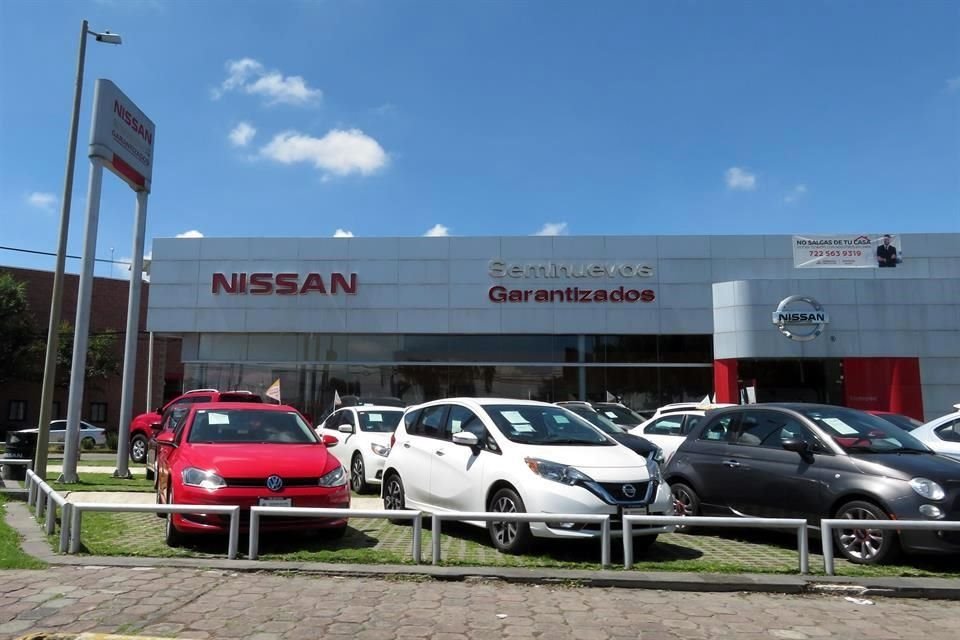 En marzo se vendieron 92 mil 326 autos en el País.