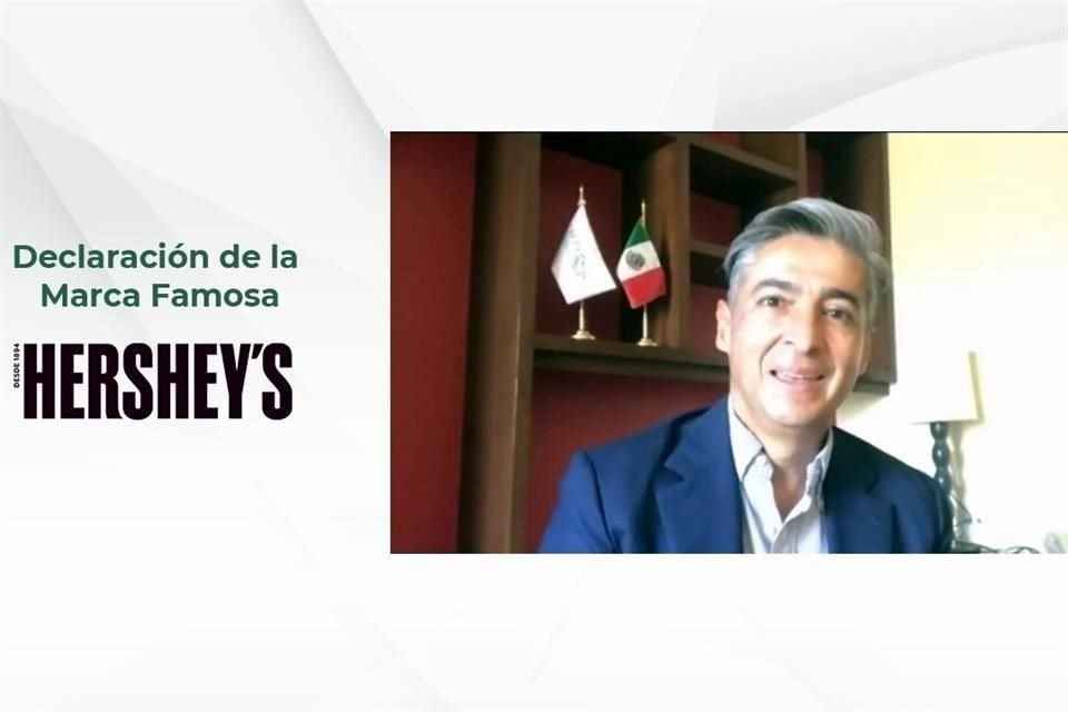 Juan Lozano, director del IMPI, durante la declaración de Hershey's como marca notoria.