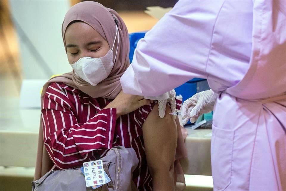 La OMS dijo que casi 130 países aún no han administrado una sola dosis y en Asia apenas 1.5% de la población ya fue vacunada.