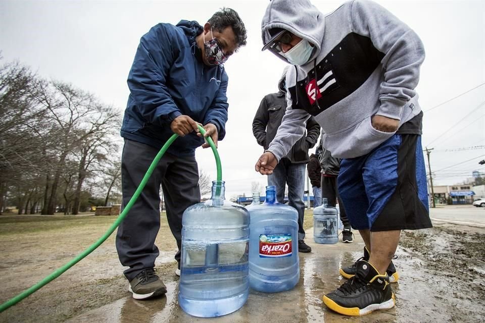 La falta de agua es uno de los problemas que enfrentan los residentes en Texas.