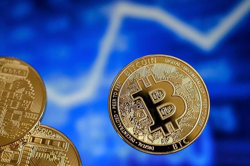 En el año, el bitcoin acumula un avance de casi 63 por ciento.