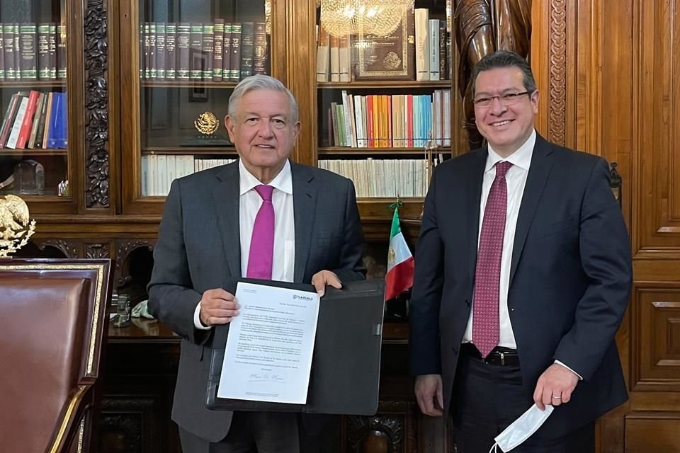 Andrés Manuel López Obrador y Marco Mena Rodríguez.