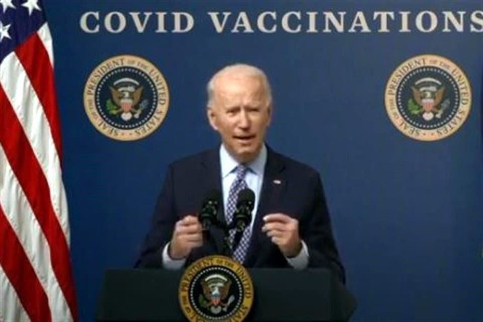 Biden informó que va a la mitad de su objetivo de lograr aplicar 100 millones de dosis en 100 días.