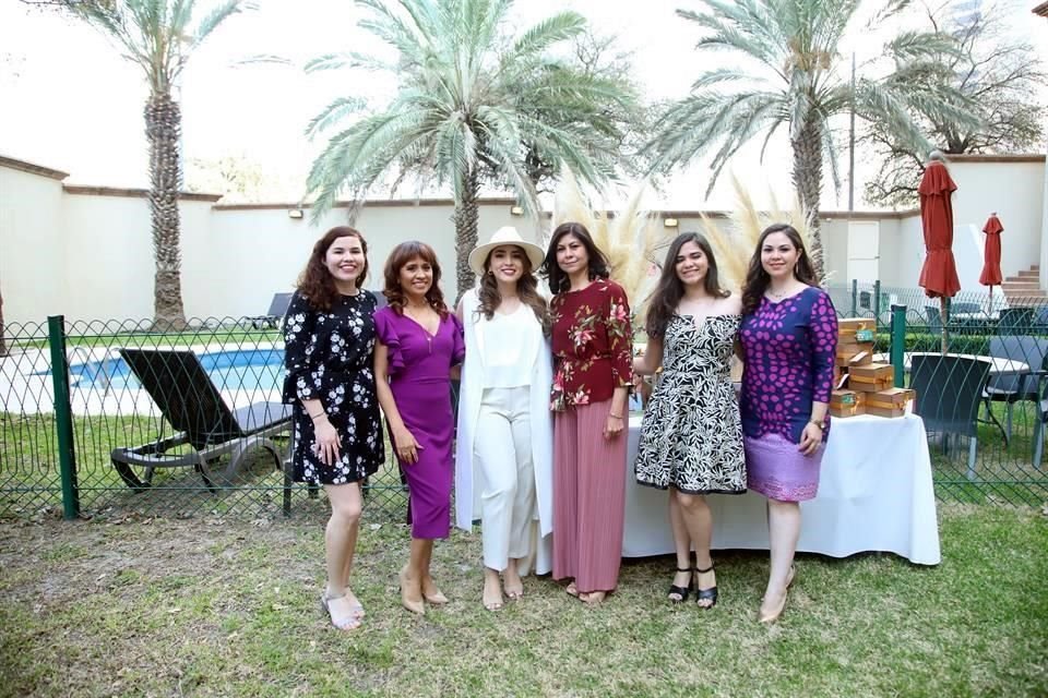 Bárbara Balderas, Virginia Pérez de Macías, Glenda López Gutiérrez, Esmeralda Gutiérrez de López, Laura Mancías y Virginia Mancías de González