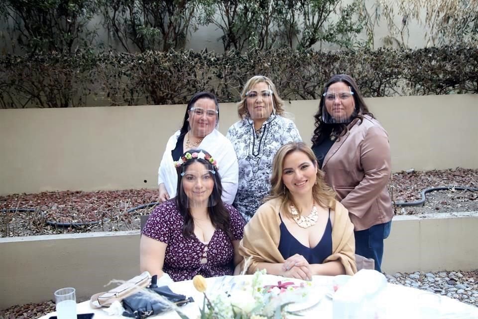 Janet López, Sandra Verduzco, Hilda López, Elisa López y Nohemí López