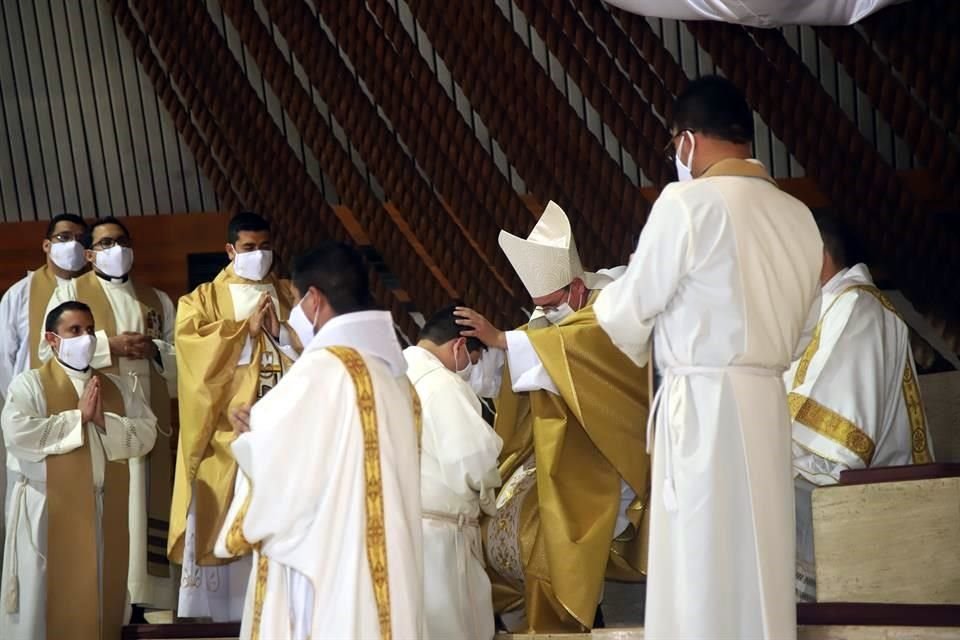 Durante la ceremonia de ordenación de diácono de Jesús Eduardo Olvera Vidales