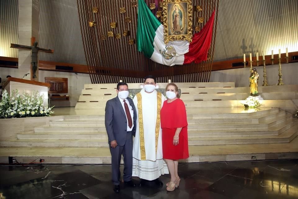 Jesús Mario Olvera Vázquez, Jesús Eduardo Olvera Vidales, Laura Patricia Vidales de Olvera